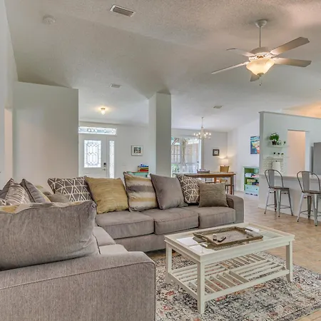 Pensacola Home With Large Yard 4 Mi To Beach